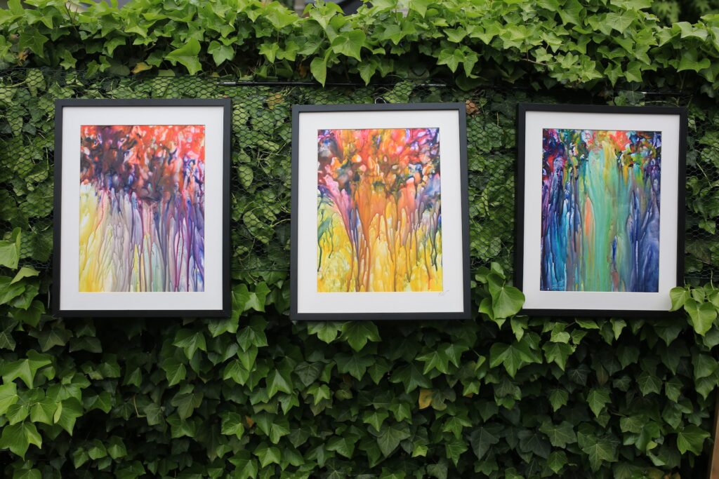 an einer laaaangen grünen Wand